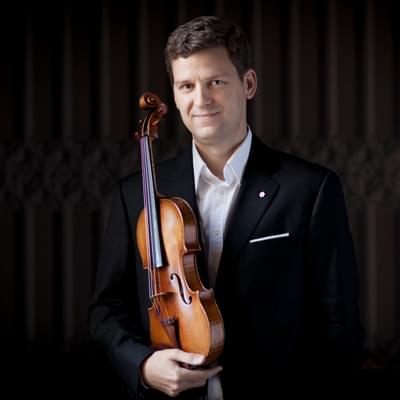 Photograph of James Ehnes holding his violin.