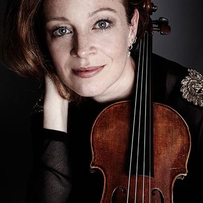 Headshot of violinist Carolin Widmann
