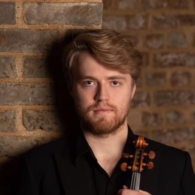 Headshot of violinist Charlie Lovell Jones