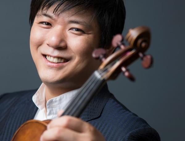 Headshot of violinist Daishin Kashimoto