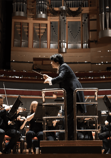 Photograph of Kazuki Yamada conducting the CBSO at Symphony Hall.