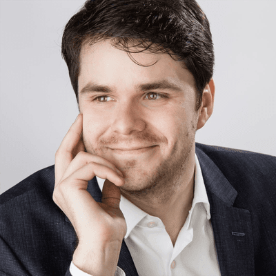 Headshot of Nicholas Carter.