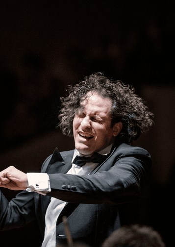 Photograph of Alexandre Bloch conducting