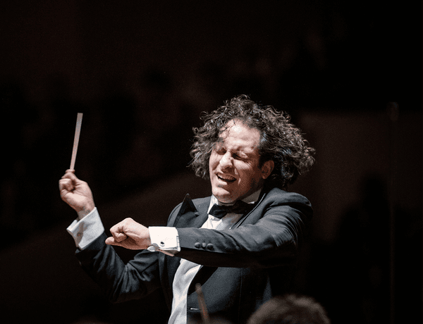 Photograph of Alexandre Bloch conducting