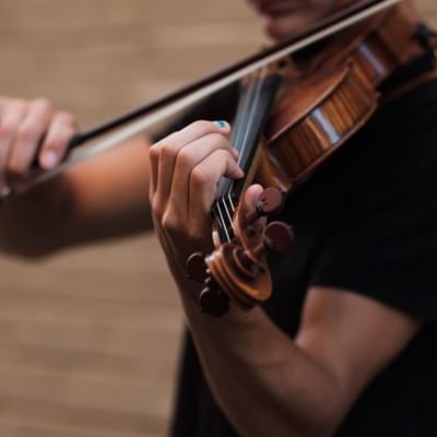 Photograph of a man playing the violin.
