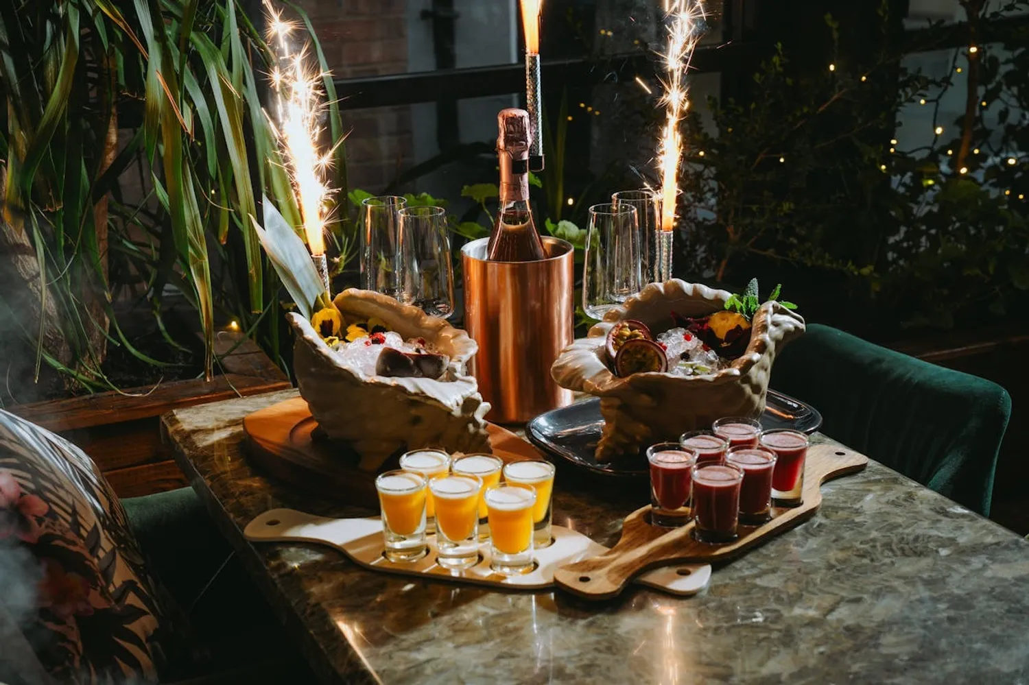 Platter with champagne shots and ice fountains