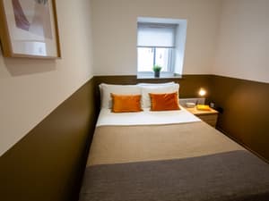 Oak Wood Apartment | Second Cosy Double Bedroom Sleeps 2