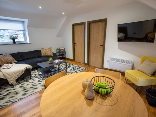 Hazel Cottage | Spacious Living/Dining Area