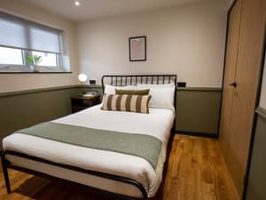 Holly Cottage | Luxurious Double Bedroom Sleeps 2