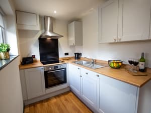 Holly Cottage | Fully Functioning Kitchen