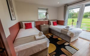 Riverview Cottage | Cosy Twin Bedroom Sleeps 2