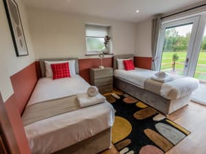 Riverview Cottage | Cosy Twin Bedroom Sleeps 2