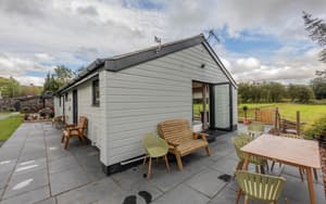 Riverview Cottage | Private outdoor patio area for holiday guests to relax and enjoy