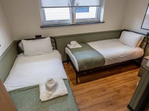 Lilac Cottage | Cosy Twin Bedroom Sleeps 2