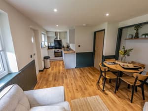 Lilac Cottage | Fully Functioning Kitchen
