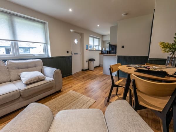 Lilac Cottage | Spacious Living/Dining Area