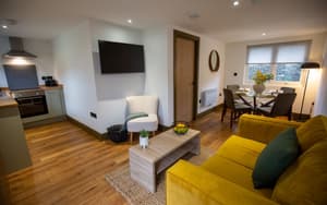 Hawthorne Cottage | Spacious Living/Dining Area