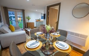 Pine Cottage | Spacious Dining Area