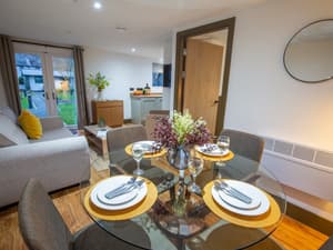 Pine Cottage | Spacious Dining Area
