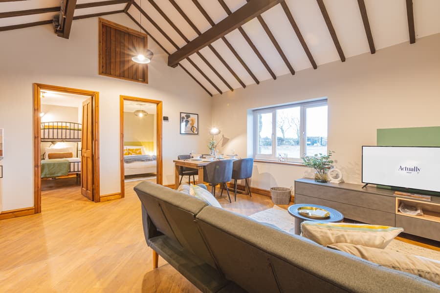 Robin Cottage Dining Area