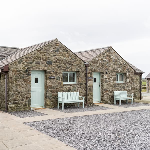 Robin and Swallow Cottage Exterior