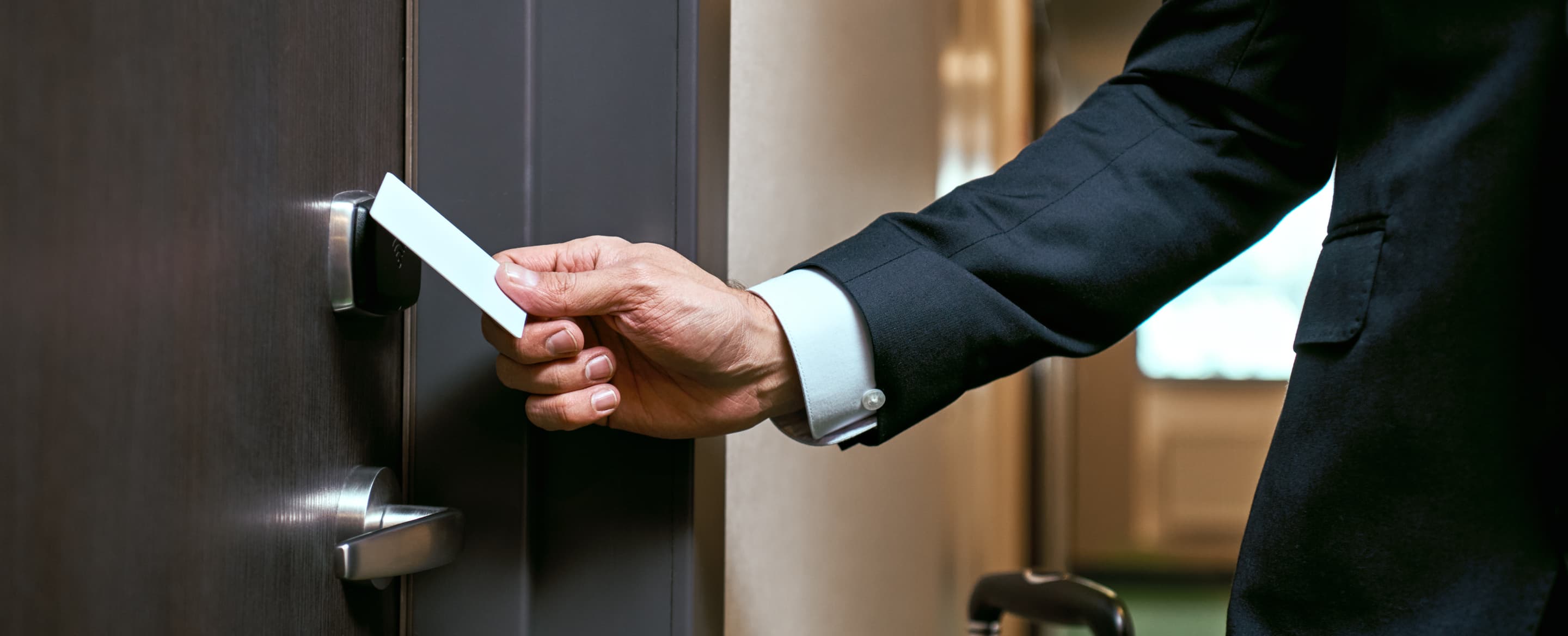 Contactless check-in for hotels: ll you need to know - Oaky