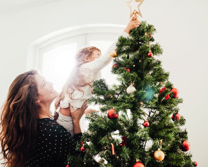 Decorate Christmas tree 600 Adobe Stock 176852207