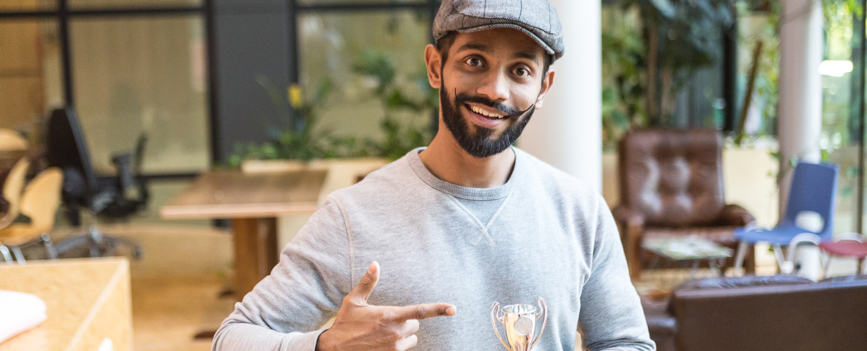 Saahil holding a award28 van 31