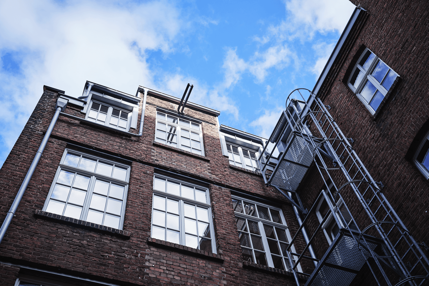 Quiply Büro Draußen Blick in Himmel Köln