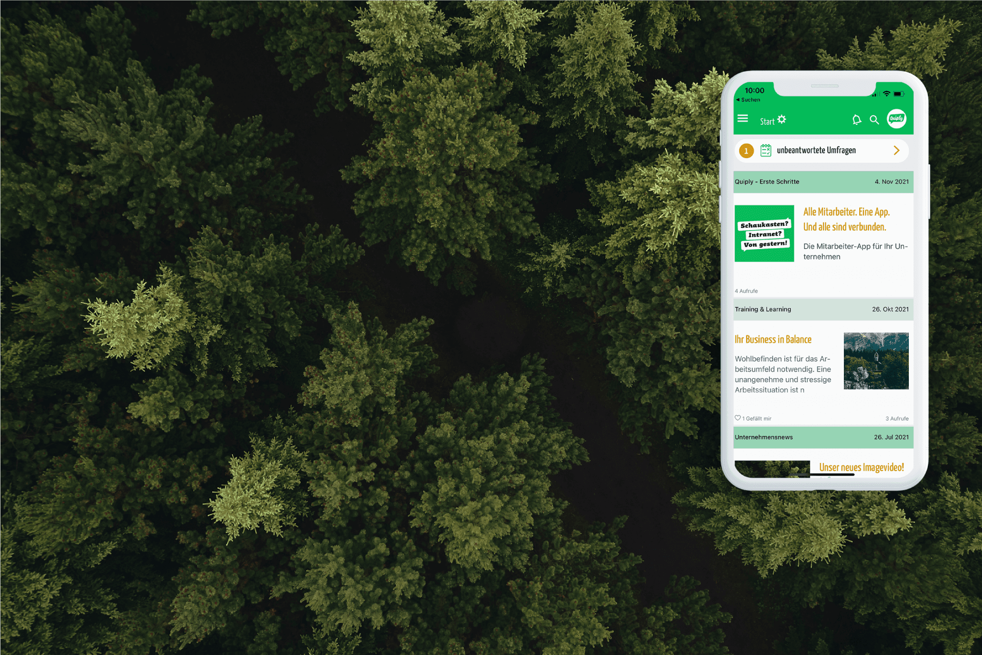 Mitarbeiter App Quiply vor Wald fuer gut verbunden
