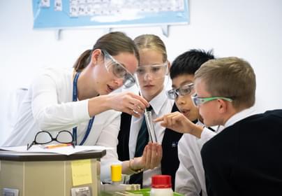 Students with teacher learning chemisty