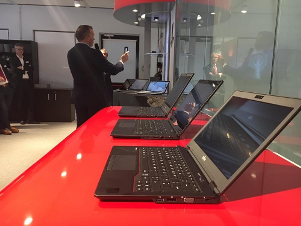 Fujitsu en Lenovo dicht bij PC deal image