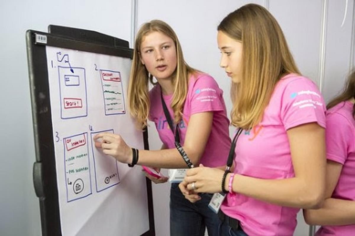 Meisjes leren over technologie tijdens Girlsday image