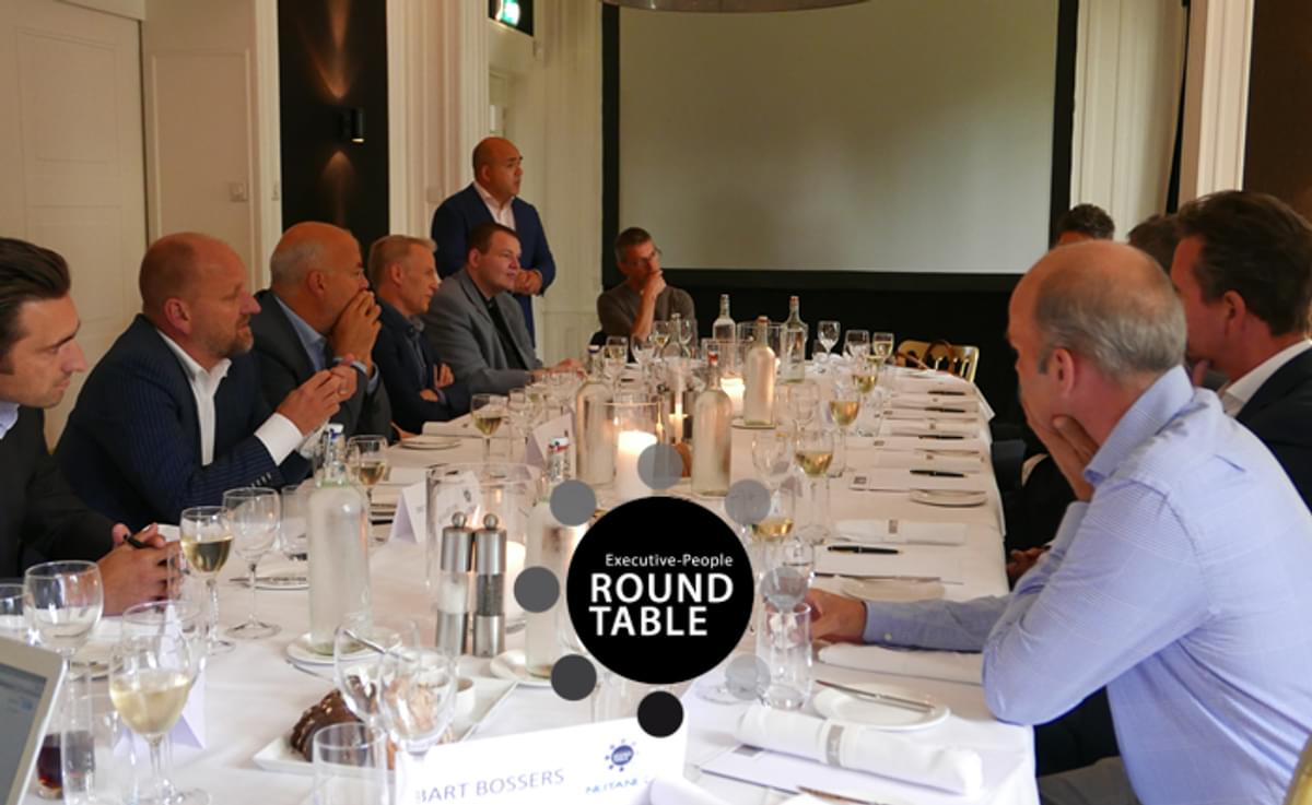 Nog enkele plaatsen beschikbaar Round Table Adaptive Networking image