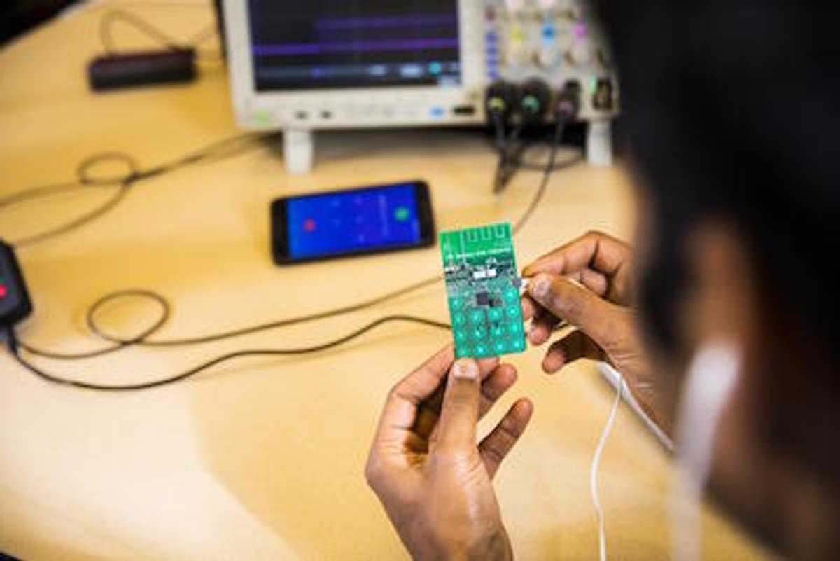 Eerste mobiele telefoon zonder batterij ontwikkeld image