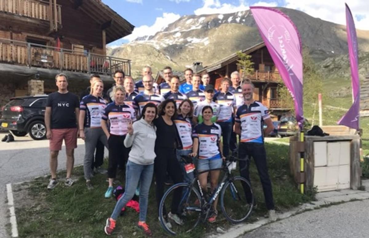 Cisco team fietst mee tijdens Alpe d'HuZes image