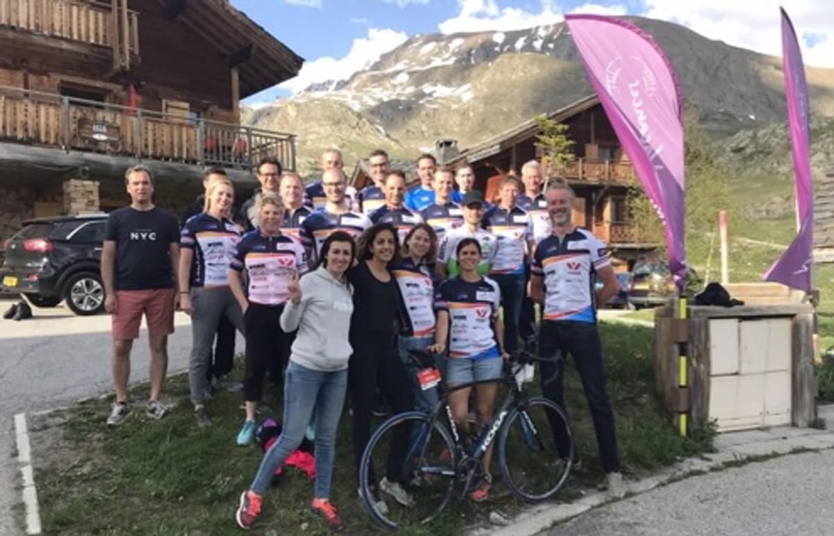 Cisco team fietst mee tijdens Alpe d'HuZes image