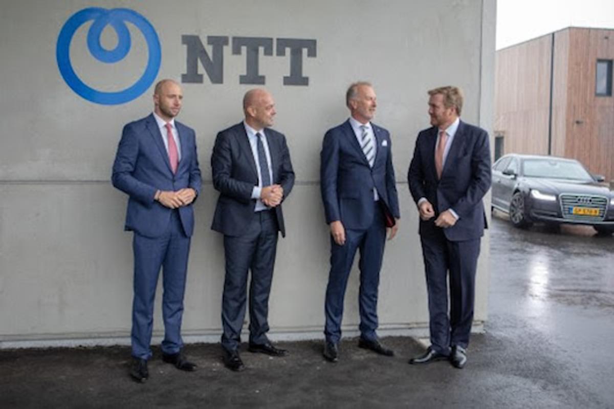Koning Willem-Alexander brengt bezoek aan NTT Data Center Campus image