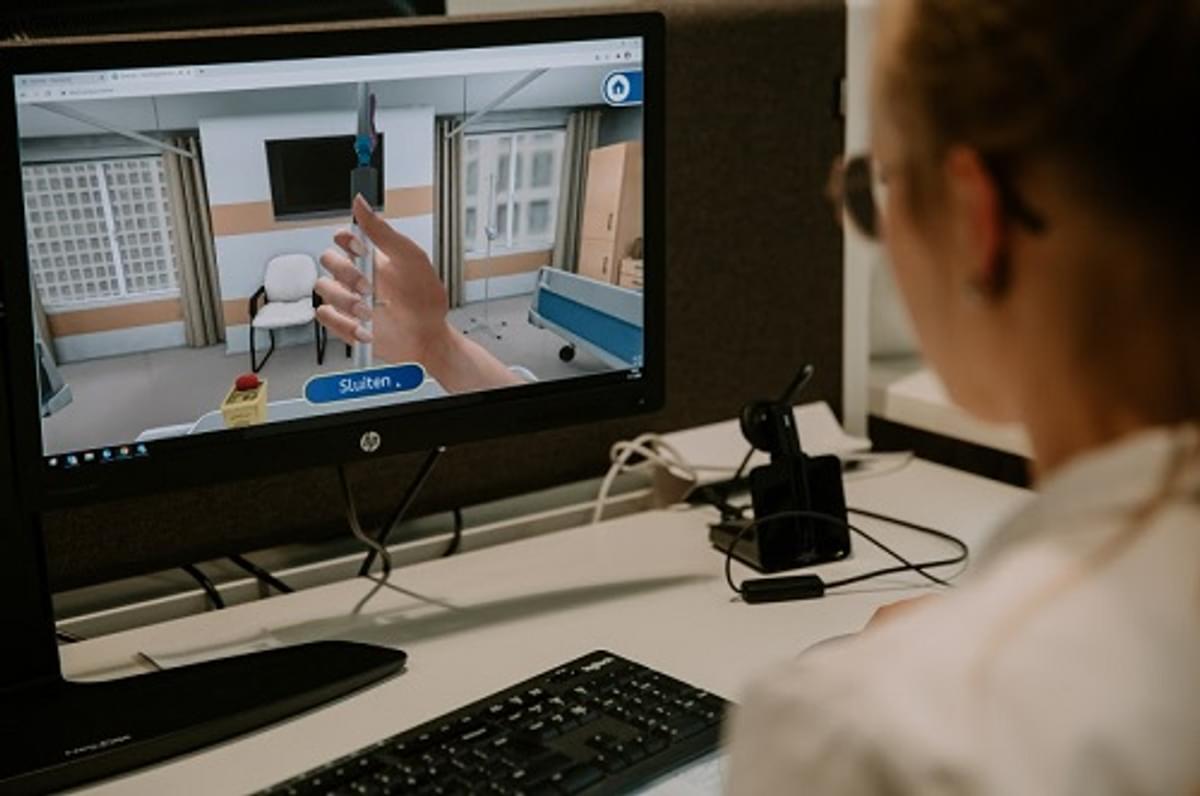 Zorgpersoneel oefent vaccineren via 3D simulatie game CareUp image
