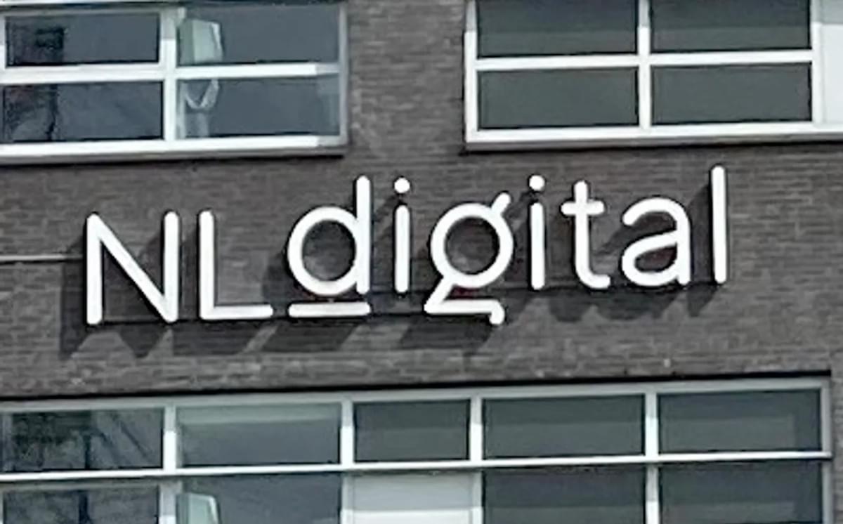 Visie Digitale Overheid van NLDigital is overhandigd aan staatssecretaris Szabó image