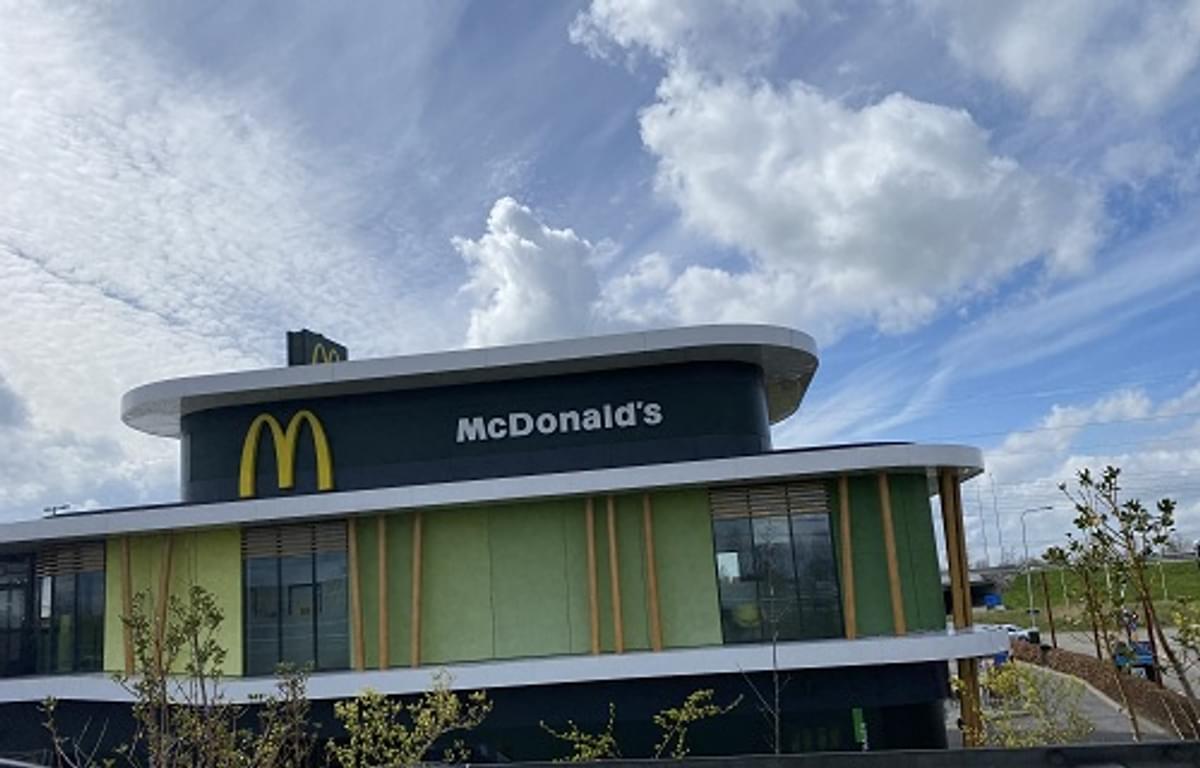 McDonald's kiest Accenture voor slimme technologie in restaurants image