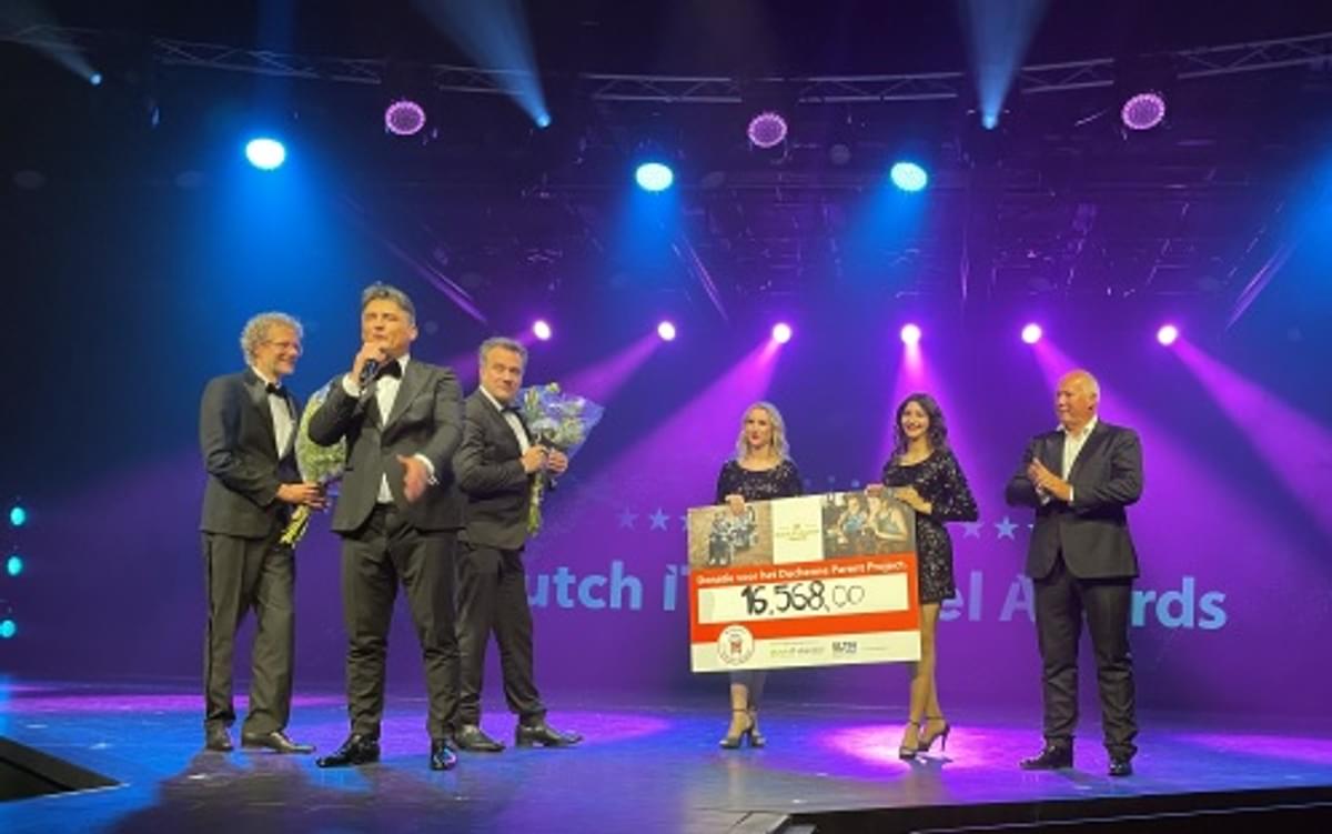 SLTN wint twee Dutch IT-channel Awards en geeft een forse donatie aan Duchenne Parent Project image