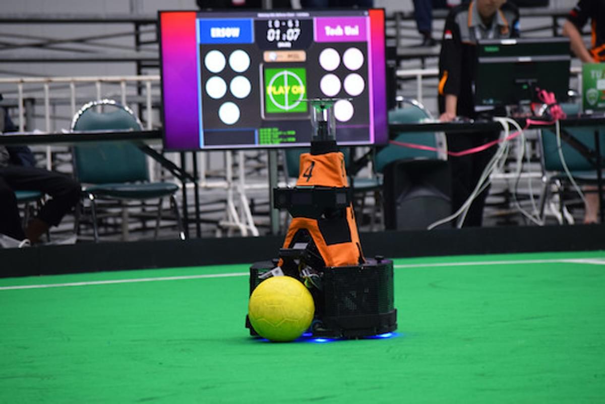 TUe wint RoboCup met voetbal- en zorgrobots image