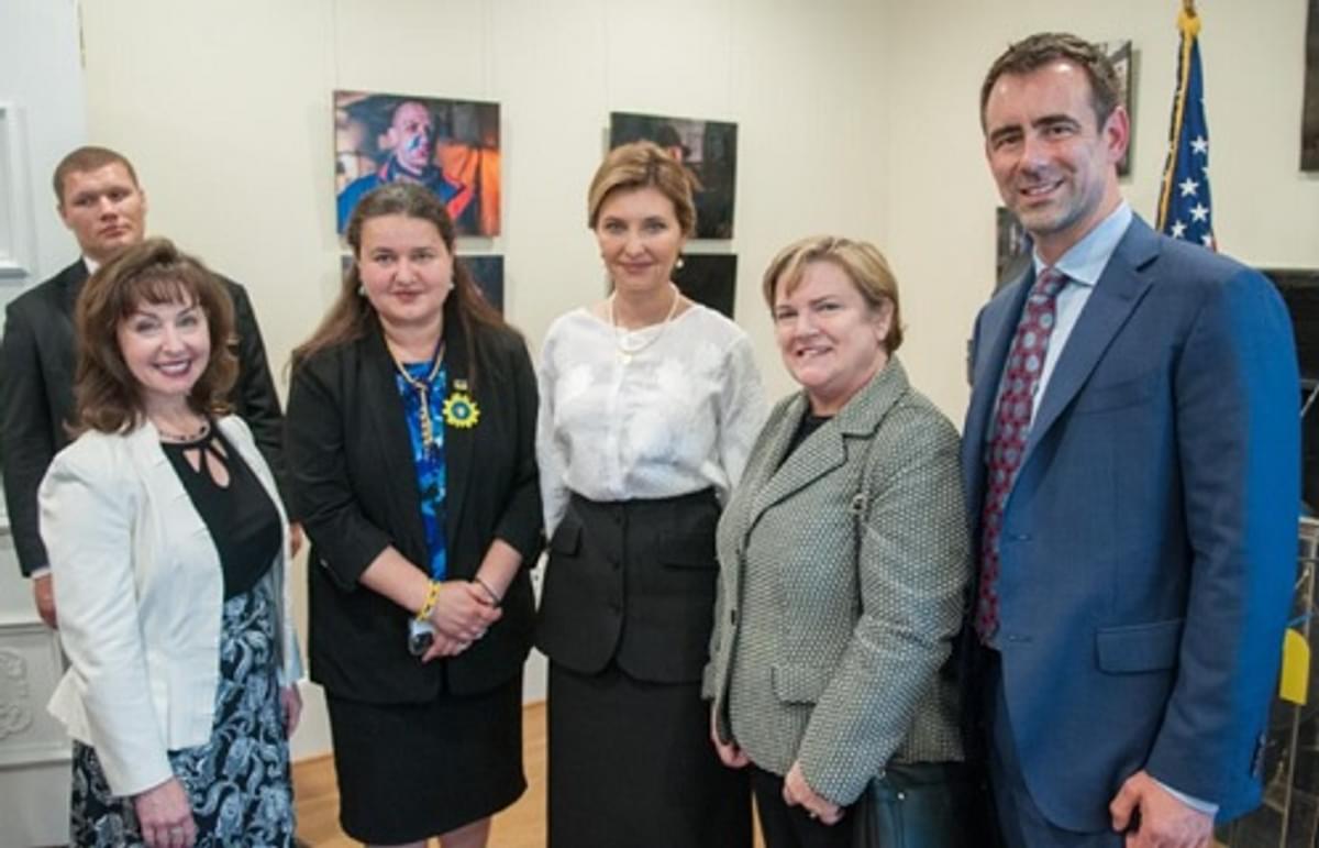 Olena Zelenska ontvangt HP PC donatie voor Oekraïense kinderen en studenten image
