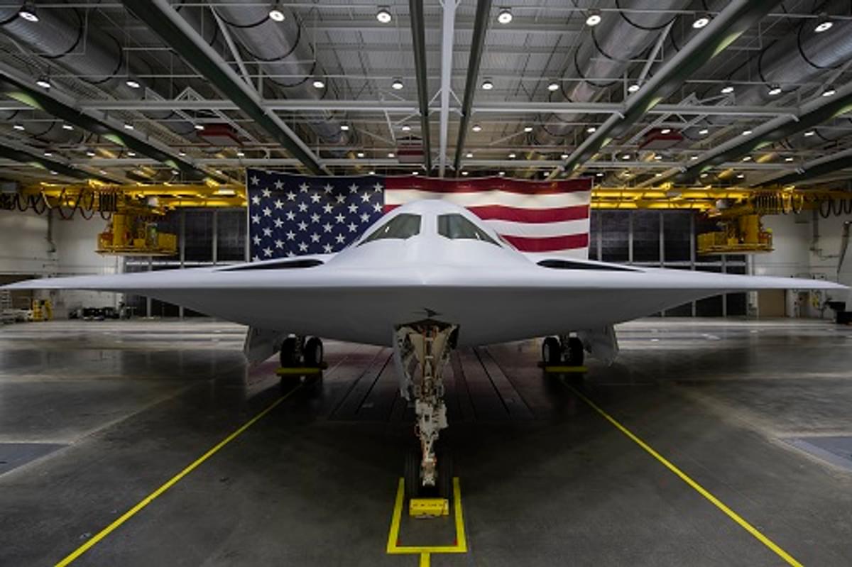 Amerikaanse luchtmacht presenteert slimme B-21 Raider bommenwerper image