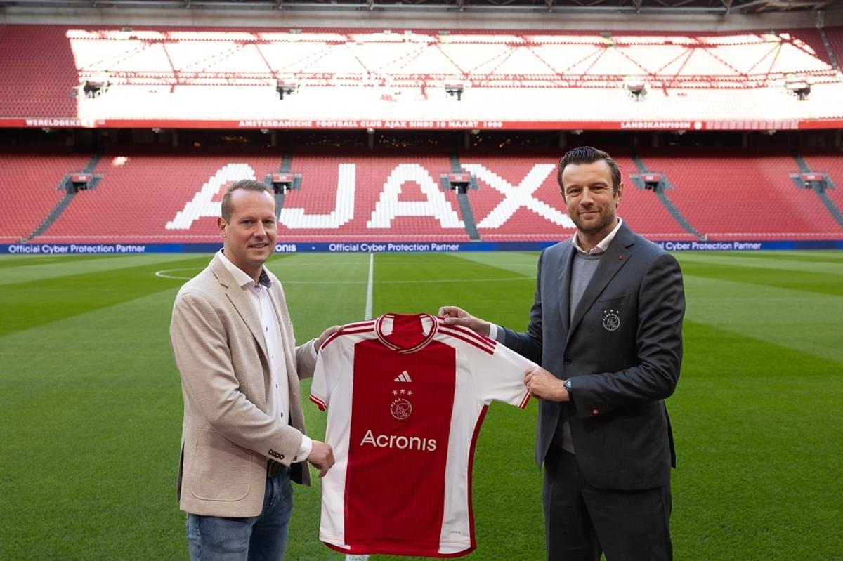 Ajax vernieuwt samenwerking met Acronis image