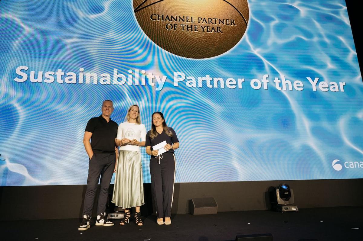 Four IT wint Canalys Sustainability Partner of the Year Award 2023 image