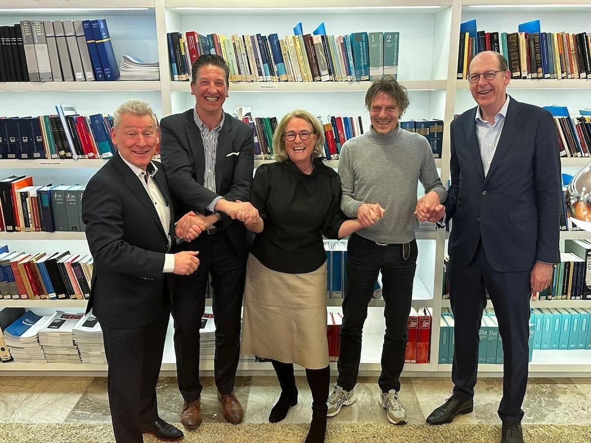 OneXillium neemt BMconsultants en RedTeam Cyber Security over image