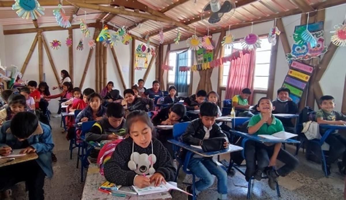 Acronis en GoDaddy helpen scholen in Sierra Leone en Guatemala image