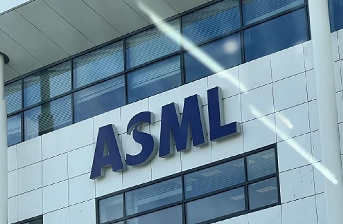 ASML ziet omzet met twintig procent dalen image